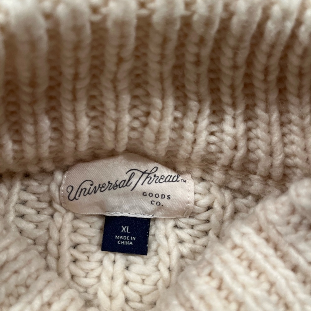 Universal Thread Chunky Fringe Sweater - image 8